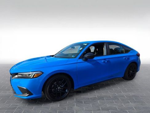 Used 2023 Honda Civic Sport image 3
