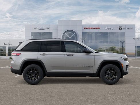 New 2025 Jeep Grand Cherokee Altitude image 21