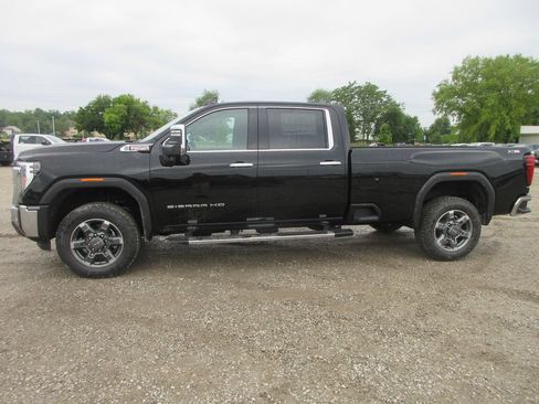 New 2026 GMC Sierra 3500 SLT w/ SLT Premium Package AWD/4WD image 10