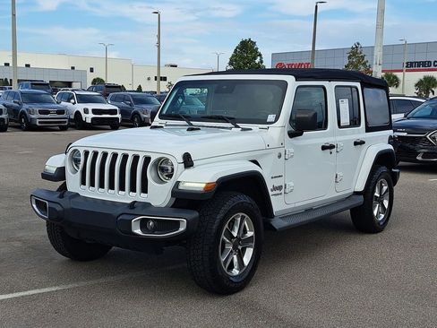 Used 2019 Jeep Wrangler Unlimited Sahara image 2