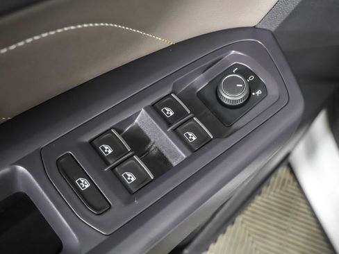 Used 2021 Volkswagen Atlas Cross Sport SEL image 34