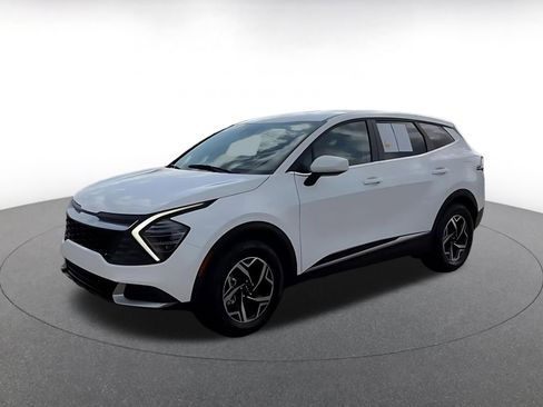 Used 2025 Kia Sportage LX image 9