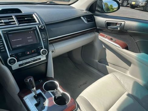Used 2014 Toyota Camry XLE w/ Leather Package FWD image 6