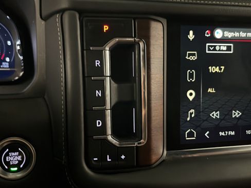 Used 2024 GMC Yukon XL Denali Ultimate AWD/4WD image 19
