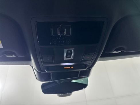 Used 2023 Land Rover Range Rover Evoque R-Dynamic SE image 24
