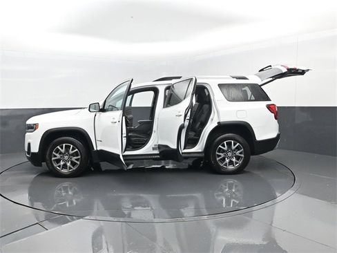 Used 2023 GMC Acadia SLT image 32
