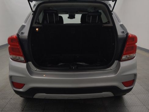 Used 2021 Chevrolet Trax LT w/ LT Convenience Package FWD image 29