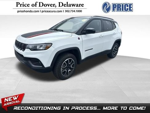 Used 2025 Jeep Compass Trailhawk AWD/4WD image 1