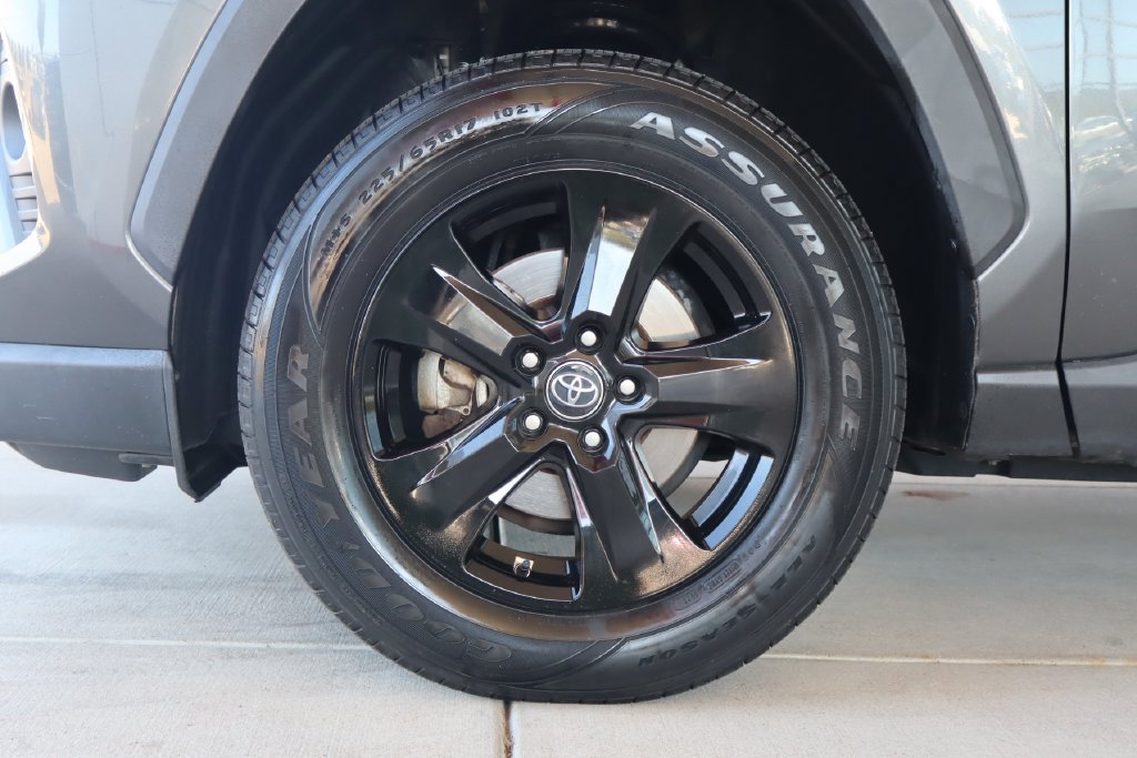 Used 2020 Toyota RAV4 XLE FWD image 5
