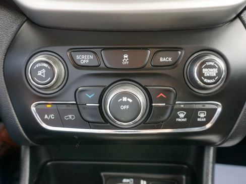 Used 2018 Jeep Cherokee Latitude Plus image 15