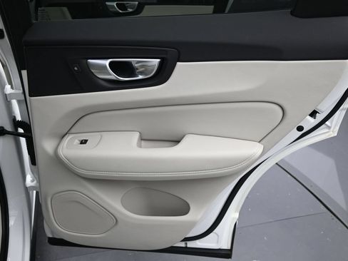Certified 2023 Volvo XC60 B5 Plus w/ Climate Package AWD/4WD image 15