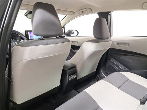 Used 2025 Toyota Corolla LE image 11