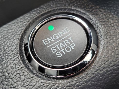 Certified 2022 Ford F250 Platinum w/ FX4 Off-Road Package image 33