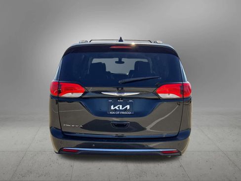 Used 2018 Chrysler Pacifica Touring-L image 5