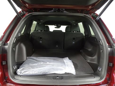 New 2025 Jeep Grand Cherokee Laredo image 13