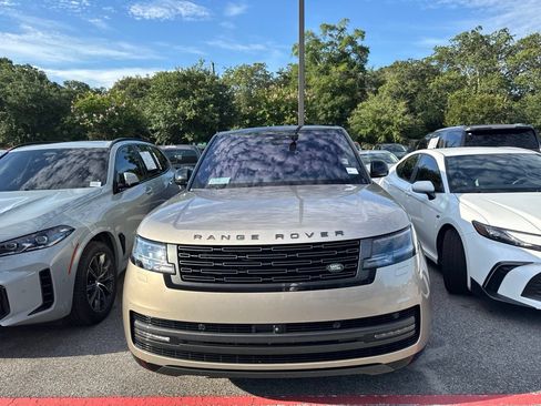 Used 2023 Land Rover Range Rover SE AWD/4WD image 2