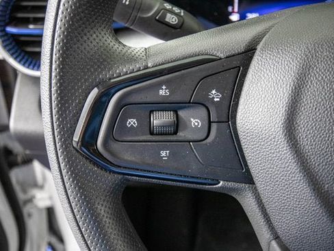 Certified 2025 Chevrolet Trax LT FWD image 20