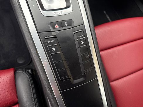 Used 2018 Porsche 718 Cayman image 36