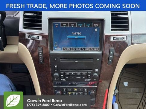 Used 2010 Cadillac Escalade AWD image 17