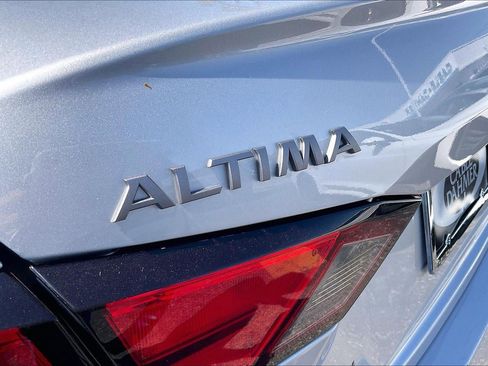 Used 2024 Nissan Altima 2.5 SV AWD/4WD image 31