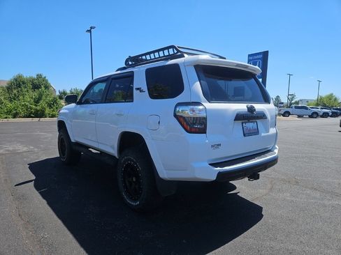 Used 2018 Toyota 4Runner TRD Off-Road Premium AWD/4WD image 3