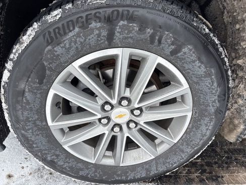 Used 2023 Chevrolet Traverse LT image 28