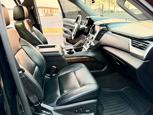 Used 2015 Chevrolet Suburban LT image 12