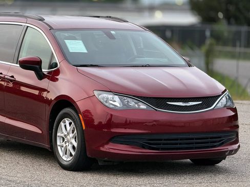 Used 2020 Chrysler Voyager Lxi FWD image 15