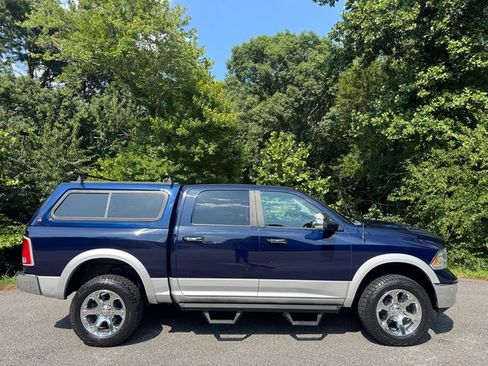 Used 2018 RAM 1500 Laramie AWD/4WD image 5