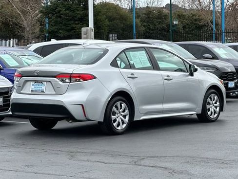 Used 2025 Toyota Corolla LE image 3
