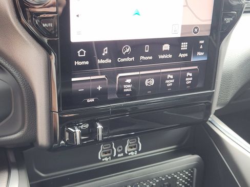 New 2026 RAM 2500 Laramie AWD/4WD image 18