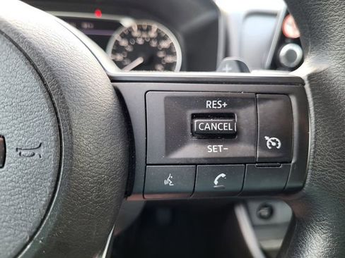 Used 2024 Nissan Rogue S FWD image 17