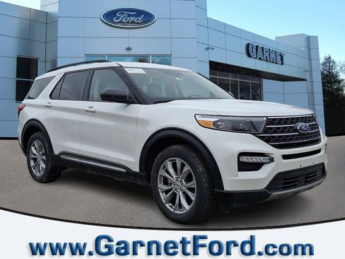 Certified 2023 Ford Explorer XLT w/ Equipment Group 202A AWD/4WD image 1