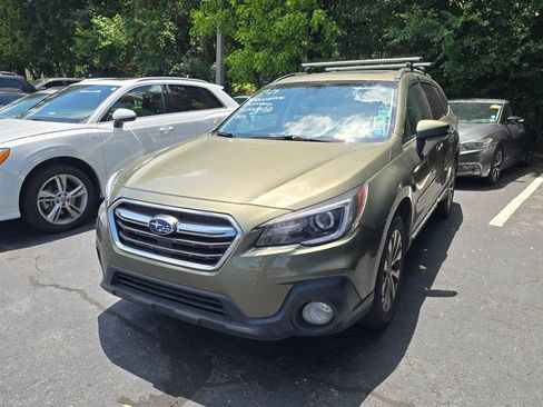 Used 2018 Subaru Outback 3.6R Touring w/ Popular Package #3 AWD/4WD image 3