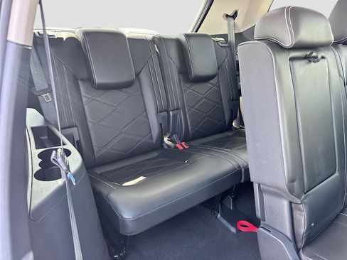 Used 2025 Volkswagen Atlas SE FWD image 30