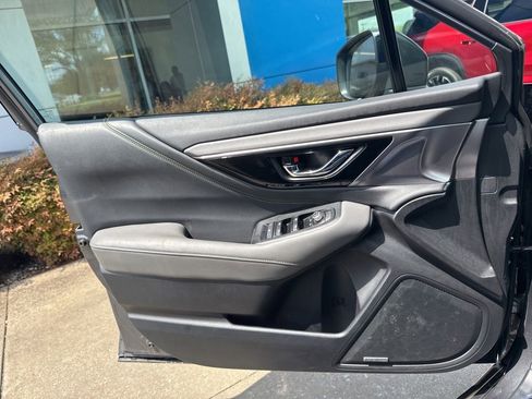 Used 2025 Subaru Outback Onyx Edition image 17