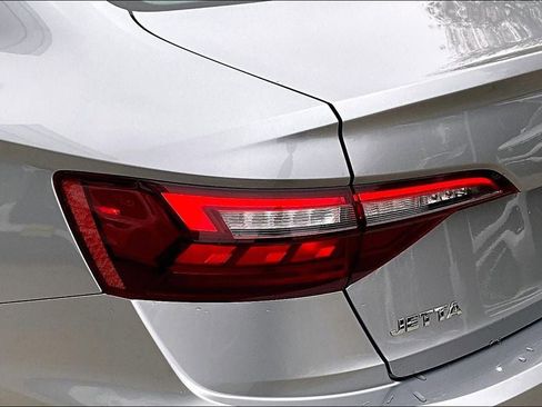 Used 2021 Volkswagen Jetta SE image 29