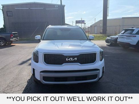 Used 2024 Kia Telluride EX w/ EX Captain's Chair Package AWD/4WD image 2