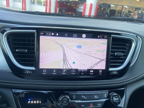 Used 2021 Chrysler Pacifica Limited w/ S Appearance Package AWD/4WD image 32