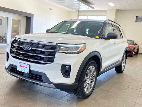 New 2026 Ford Explorer Active w/ Active Comfort Package AWD/4WD image 4