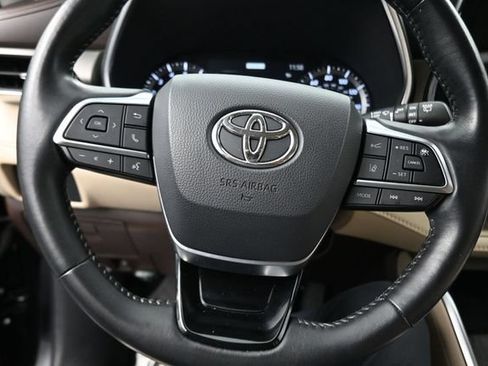 Used 2020 Toyota Highlander Limited FWD image 10