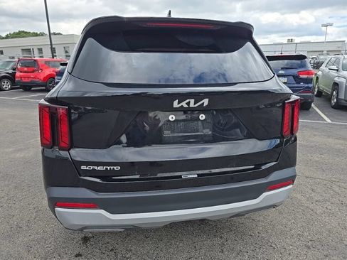 Used 2024 Kia Sorento LX FWD image 6