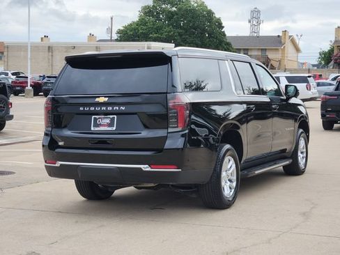 Used 2025 Chevrolet Suburban LS RWD image 14