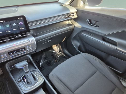 Certified 2025 Hyundai Kona SEL FWD image 13