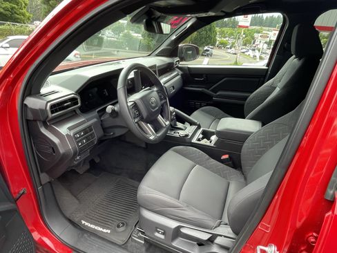 Certified 2025 Toyota Tacoma SR5 AWD/4WD image 11