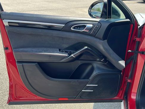 Used 2016 Porsche Cayenne GTS image 10