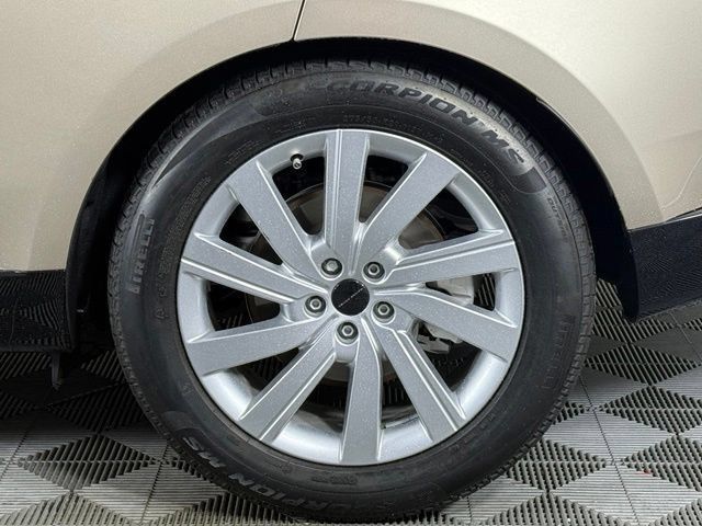New 2026 Land Rover Range Rover Long Wheelbase SE AWD/4WD image 14