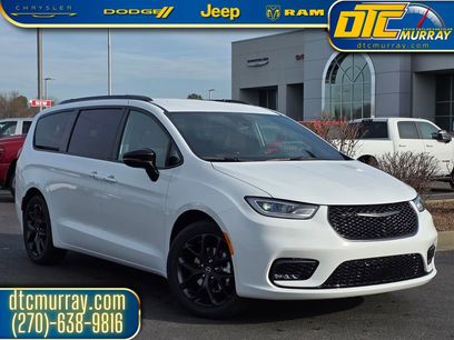New 2026 Chrysler Pacifica Select