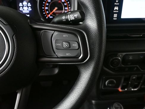 Used 2025 Jeep Gladiator Sport image 10