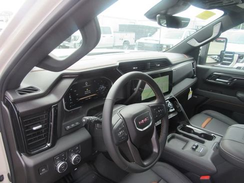 Certified 2026 GMC Sierra 3500 AT4 w/ Technology Package AWD/4WD image 19